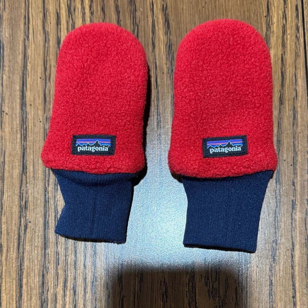 Patagonia Red & Navy Blue Kids Mittens- Size 3-6 Months, Like New Condition.
